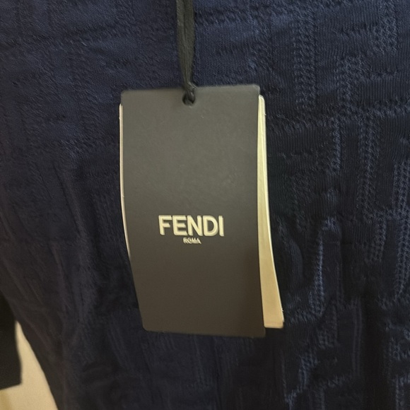 8️⃣0️⃣0️⃣ Brand new authentic Fendi t-shirt❤️SOLD ❤️ - Picture 5 of 8